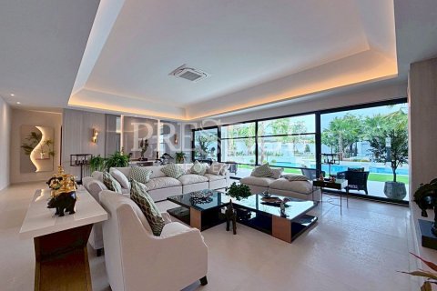Casa de 5 dormitorios en Pattaya, Tailandia № 209910 - foto 4