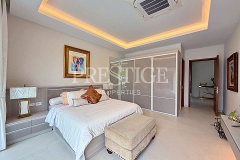 Casa de 5 dormitorios en Pattaya, Tailandia № 209910 - foto 13