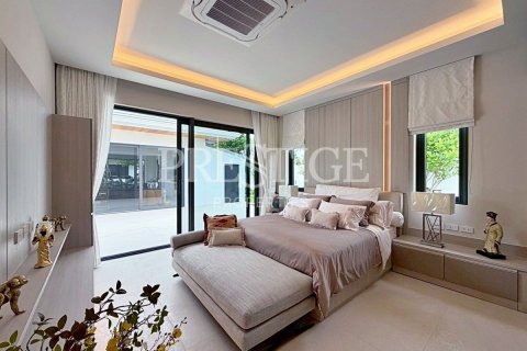 Casa de 5 dormitorios en Pattaya, Tailandia № 209910 - foto 17