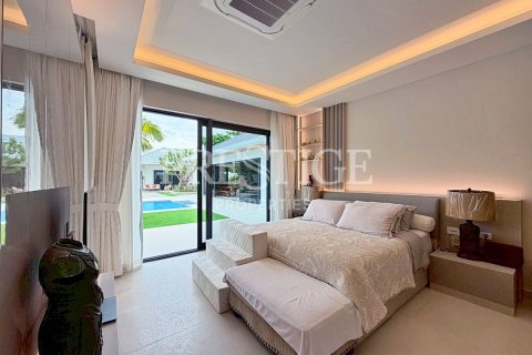 Casa de 5 dormitorios en Pattaya, Tailandia № 209910 - foto 19