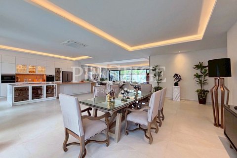 Casa de 5 dormitorios en Pattaya, Tailandia № 209910 - foto 6
