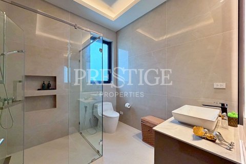 Casa de 5 dormitorios en Pattaya, Tailandia № 209910 - foto 18