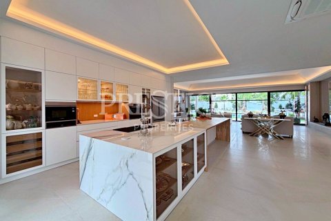 Casa de 5 dormitorios en Pattaya, Tailandia № 209910 - foto 8