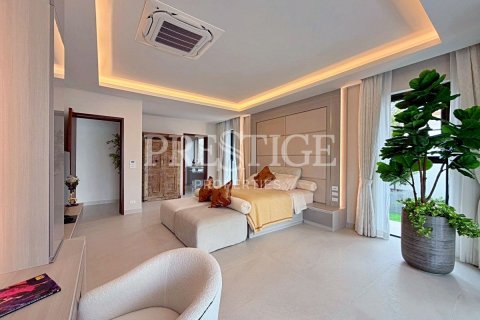 Casa de 5 dormitorios en Pattaya, Tailandia № 209910 - foto 10