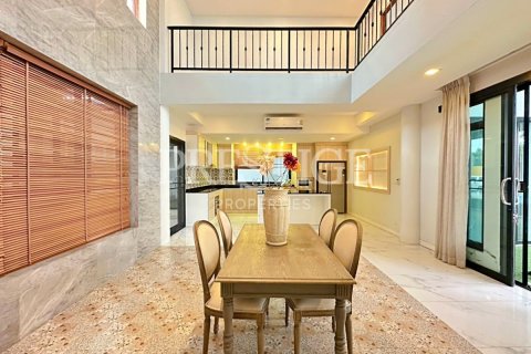 House in Pattaya, Thailand 6 bedrooms № 209906 - photo 9