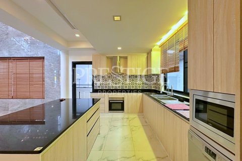 House in Pattaya, Thailand 6 bedrooms № 209906 - photo 11