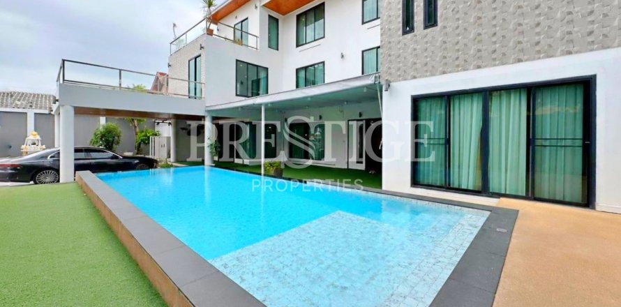 House in Pattaya, Thailand 6 bedrooms № 209906
