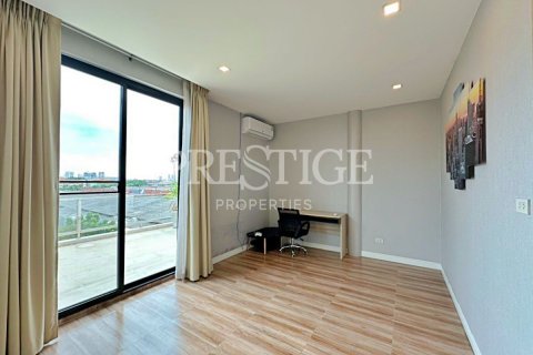 House in Pattaya, Thailand 6 bedrooms № 209906 - photo 27