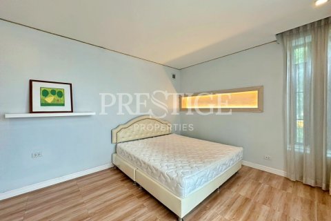 House in Pattaya, Thailand 6 bedrooms № 209906 - photo 20