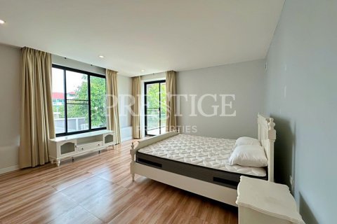 House in Pattaya, Thailand 6 bedrooms № 209906 - photo 14