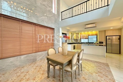 House in Pattaya, Thailand 6 bedrooms № 209906 - photo 8