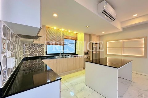 House in Pattaya, Thailand 6 bedrooms № 209906 - photo 10