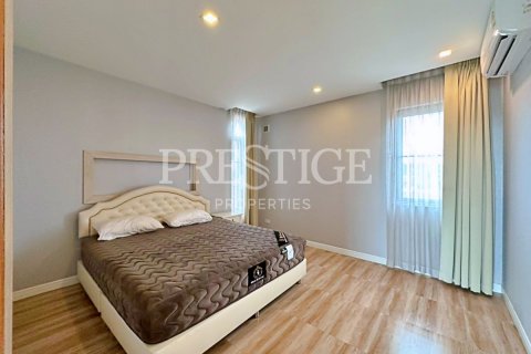 House in Pattaya, Thailand 6 bedrooms № 209906 - photo 23