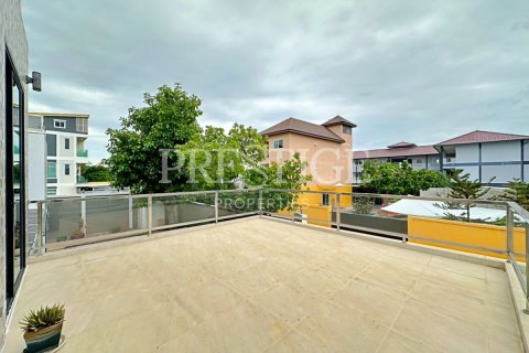 House in Pattaya, Thailand 6 bedrooms № 209906 - photo 19