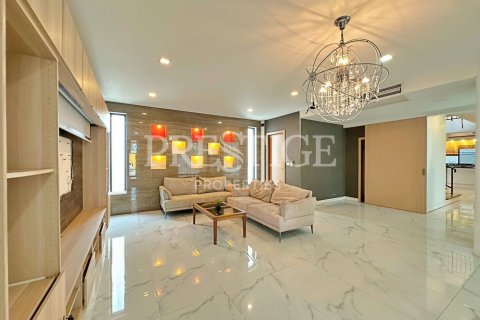 House in Pattaya, Thailand 6 bedrooms № 209906 - photo 5