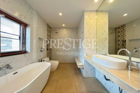 House in Pattaya, Thailand 6 bedrooms № 209906 - photo 18