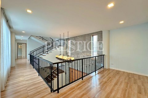 House in Pattaya, Thailand 6 bedrooms № 209906 - photo 13