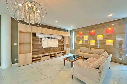 House in Pattaya, Thailand 6 bedrooms № 209906 - photo 3