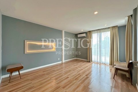 House in Pattaya, Thailand 6 bedrooms № 209906 - photo 26