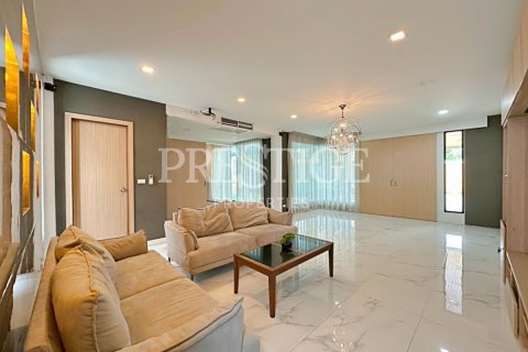 House in Pattaya, Thailand 6 bedrooms № 209906 - photo 6