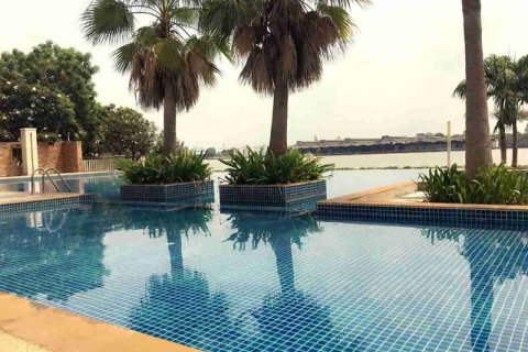 Condo in Thonburi, Bangkok, Thailand, 1 bedroom  № 183600 - photo 2
