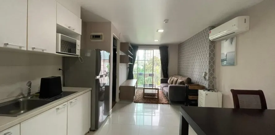 Studio in the Condo in Watthana, Bangkok, Thailand  № 163390