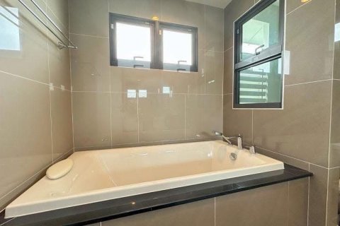 Дом в Фаси Чароене, Бангкок, Таиланд с 4 спальнями  № 153689 - фото 17