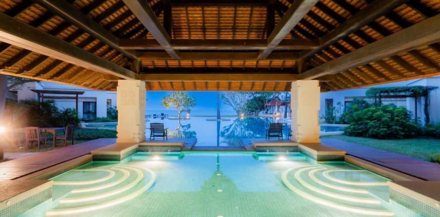 Кондоминиум с 2 спальнями в Пран Бури, Таиланд № 146705