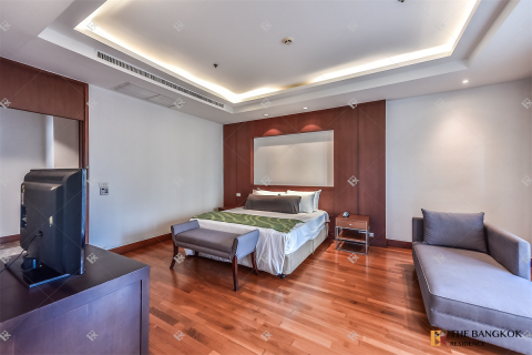 Condo in Bangkok, Thailand, 3 bedrooms № 189870 - photo 4