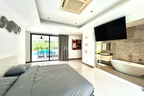 Casa de 3 dormitorios en Pattaya, Tailandia № 211153 - foto 14