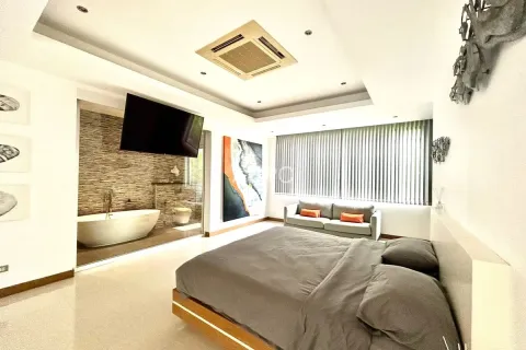Casa de 3 dormitorios en Pattaya, Tailandia № 211153 - foto 6