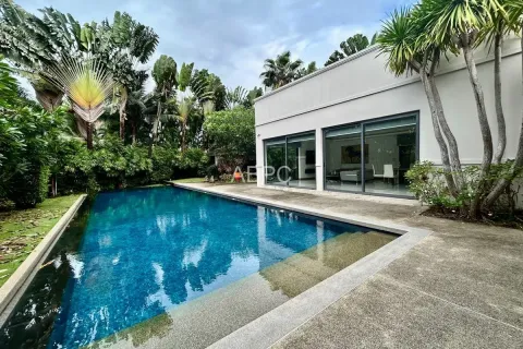 Casa de 3 dormitorios en Pattaya, Tailandia № 211153