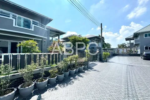Casa de 9 dormitorios en Pattaya, Tailandia № 211154 - foto 17