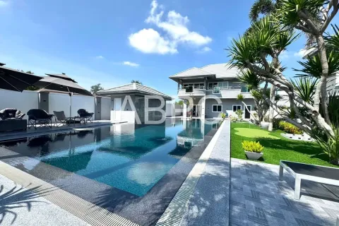 Casa de 9 dormitorios en Pattaya, Tailandia № 211154 - foto 15