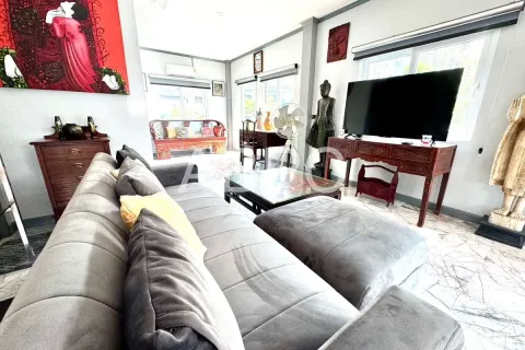 Casa de 9 dormitorios en Pattaya, Tailandia № 211154 - foto 12