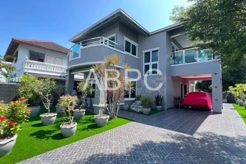 Casa de 9 dormitorios en Pattaya, Tailandia № 211154 - foto 14