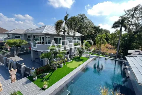 Casa de 9 dormitorios en Pattaya, Tailandia № 211154 - foto 16