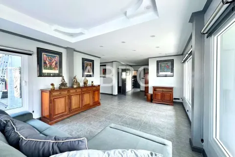Casa de 9 dormitorios en Pattaya, Tailandia № 211154 - foto 13