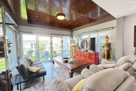 Casa de 9 dormitorios en Pattaya, Tailandia № 211154 - foto 19