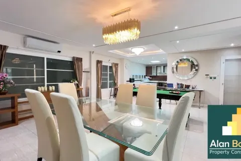 Casa de 4 dormitorios en Pattaya, Tailandia № 211150 - foto 8