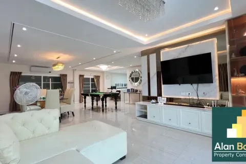 Casa de 4 dormitorios en Pattaya, Tailandia № 211150 - foto 6