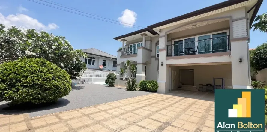 Casa de 4 dormitorios en Pattaya, Tailandia № 211150