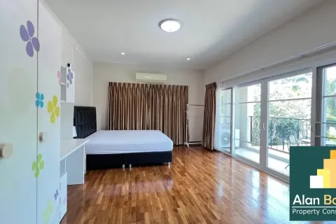 Casa de 4 dormitorios en Pattaya, Tailandia № 211150 - foto 15