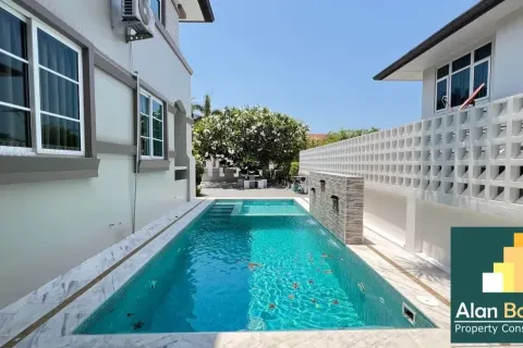 Casa de 4 dormitorios en Pattaya, Tailandia № 211151 - foto 5