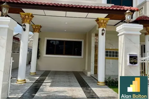 Casa de 5 dormitorios en Pattaya, Tailandia № 211152 - foto 3
