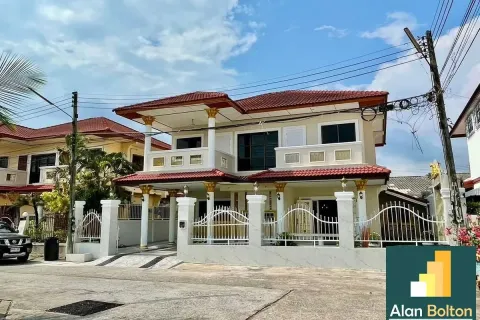 Casa de 5 dormitorios en Pattaya, Tailandia № 211152 - foto 2