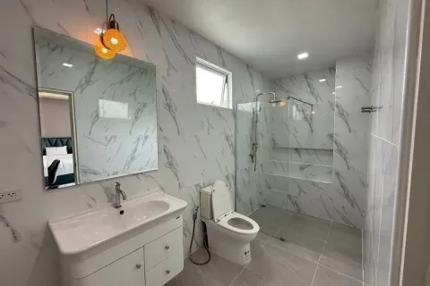 Casa de 5 dormitorios en Pattaya, Tailandia № 211148 - foto 17