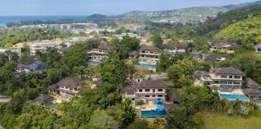 Villa in Phuket, Thailand 6 bedrooms № 156335