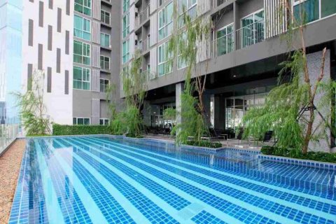 Condo in Bangkok, Thailand, 1 bedroom  № 183421 - photo 2