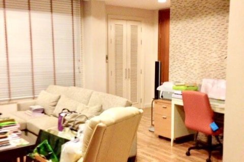 Кондоминиум с 3 спальнями в Бангкоке, Таиланд № 143553 - фото 3